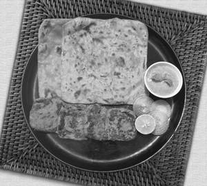 Chicken Shami Kebab With 2 Mini Parathas [5 Kebabs]