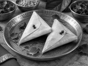 Banarasi Divine Sweet Paan (No Supari & Lime Paste) [2 Pcs]