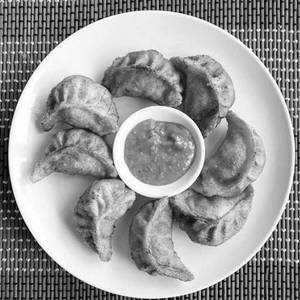 Fried Paneer Momos [8 Pcs]