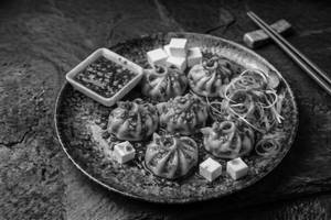 Paneer Momos In Hot Garlic [Dry] [8 Pcs]
