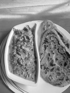 Methi Malai Matar + Maize Roti Plain (1 piece)