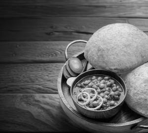 Chola bhatura