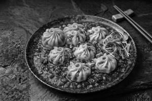 Veg Momos In Chilli Sauce [Gravy] [8 Pcs]