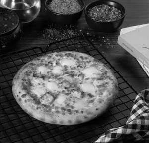Onion + Paneer Pizza