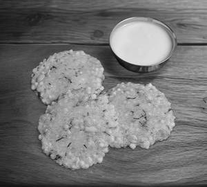 Sabudana Wada With Curd [2 Pieces]