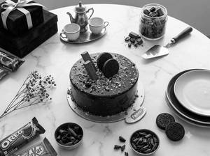Eggless KitKat Chocolate Cake [450 Grams]