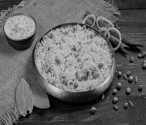 Mutter Pulao – 450 Gm