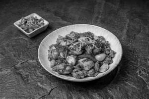 Diced Chicken In Hot Garlic [Dry] [10 Pcs]