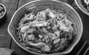 Stir Fried Flat Rice Noodles Non-Veg (Serves 1-2)