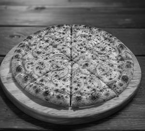 Onion pizza