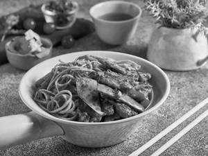 Stir-Fried Udon Noodles Non-Veg (Serves 1-2)