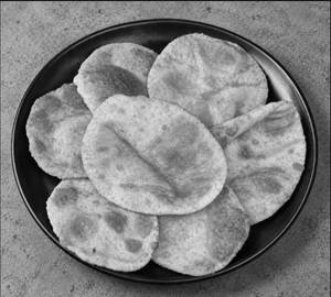 7 Ghar Ki Garma-Garam Puri