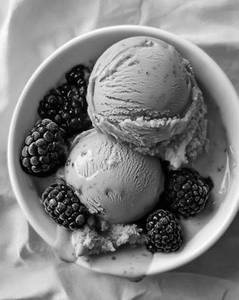 Black currant sundae