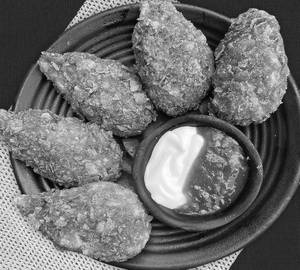 Rich Paneer Pocket Steamed Momos [5 Pieces]