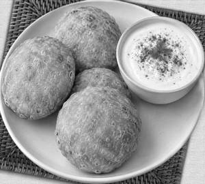 Aloo Kachori (4 Pcs) And Dahi