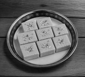 Golden Burfi [Malai Cake Burfi]