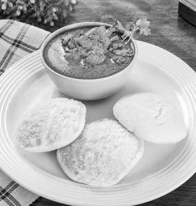 Idli With Chicken Curry
