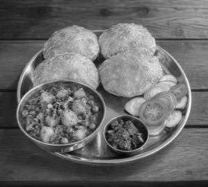Aloo Matar Gravy With 4 Puri