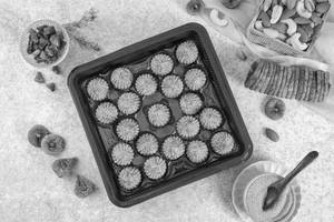 Anjir Kaju Modak 21 Pieces Tray