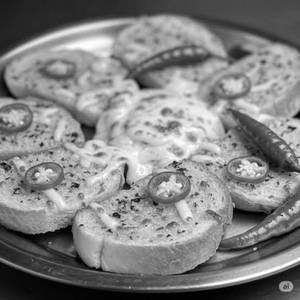 Onion & Chilli Cheese Garlic Bread