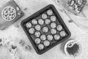 Kesar Kaju Modak 21 Pieces Tray