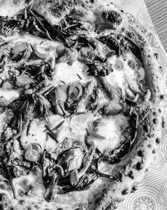 Fungi Al Pepperonino Pizza