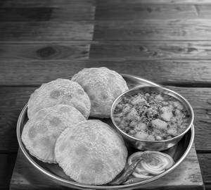Poori Bhaji [6 Pieces]