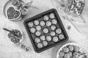 Rose Kaju Modak 21 Pieces Tray