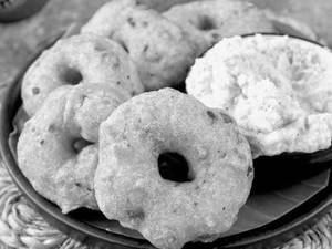 Medu Vada Plate [4 Pcs] [Per Plate]