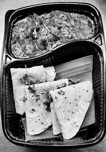 Kadai Chicken + 3 Phulka