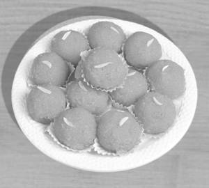 Kanpuri Kesar Laddu