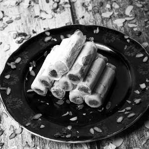Kaju Pista Roll