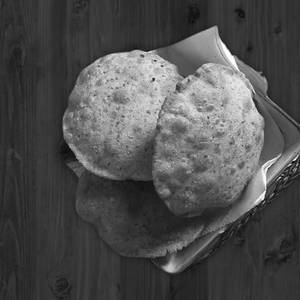 Namak Ajwain Poori 4pcs With Achar