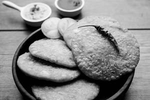 JODHPURI ALOO PYAZ KACHORI (2 PCS )