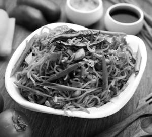 Schezwan noodles  [chicken]
