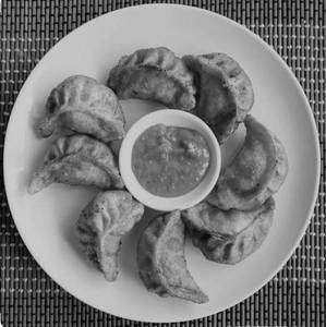 Veg Fried Momos {qnty 8pes}