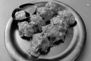 Veg Achari Momos 6pc