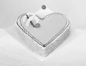 Pineapple Heart Shape Cake Combo
