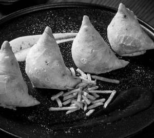 Tagda tandoori samosa pav