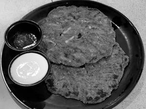 Bhajni Thalipith [2 Pieces] With Dahi