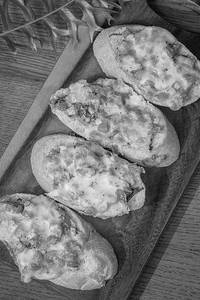 Tandoori Paneer Garlic Bread