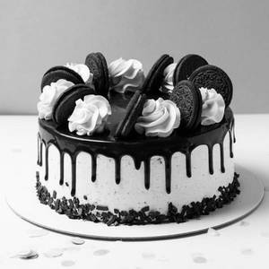 Eggless Oreo Crust Cake [450 Grams]