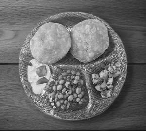 Khasta With  Chole (2 Pcs)