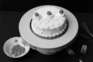 White Forest Eggless Cake