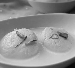 Kesariya Rasmalai (250 Gm)