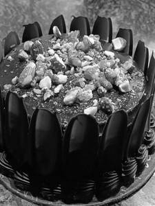 Almond Caramel Crunch Cake 1 Kg