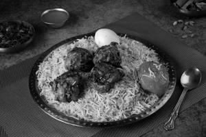 Special Hariyali Murgh Tikka Biryani With Egg And Raita [ 4pc Tikka ]
