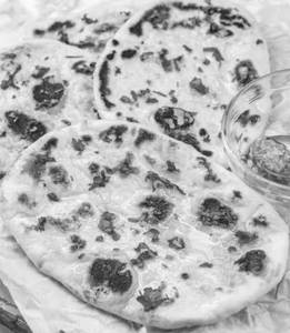 Garlic Naan [2 Pieces]