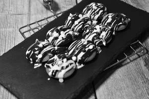 Dark & White Pancake
