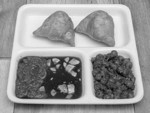 Samosa With Chholey